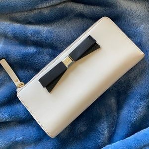 (SOLD) Kate Spade Zip Wallet